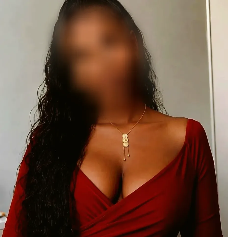 Ela, 23