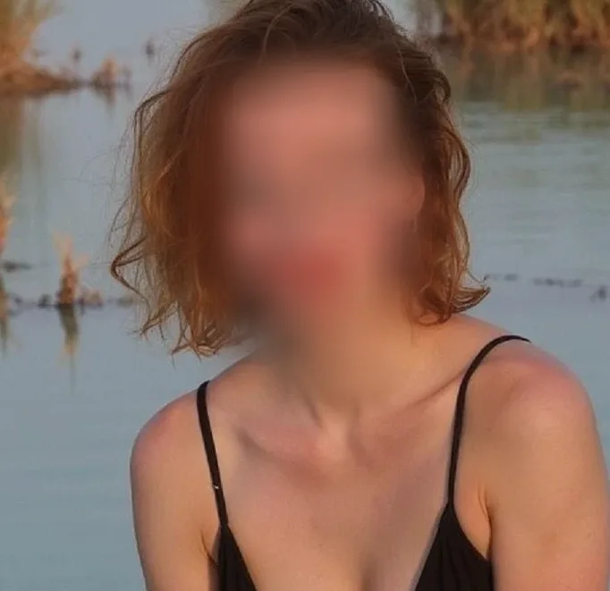 Fatma, 25