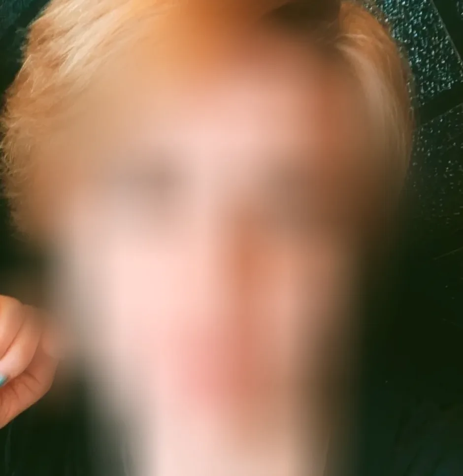 Nicole, 26